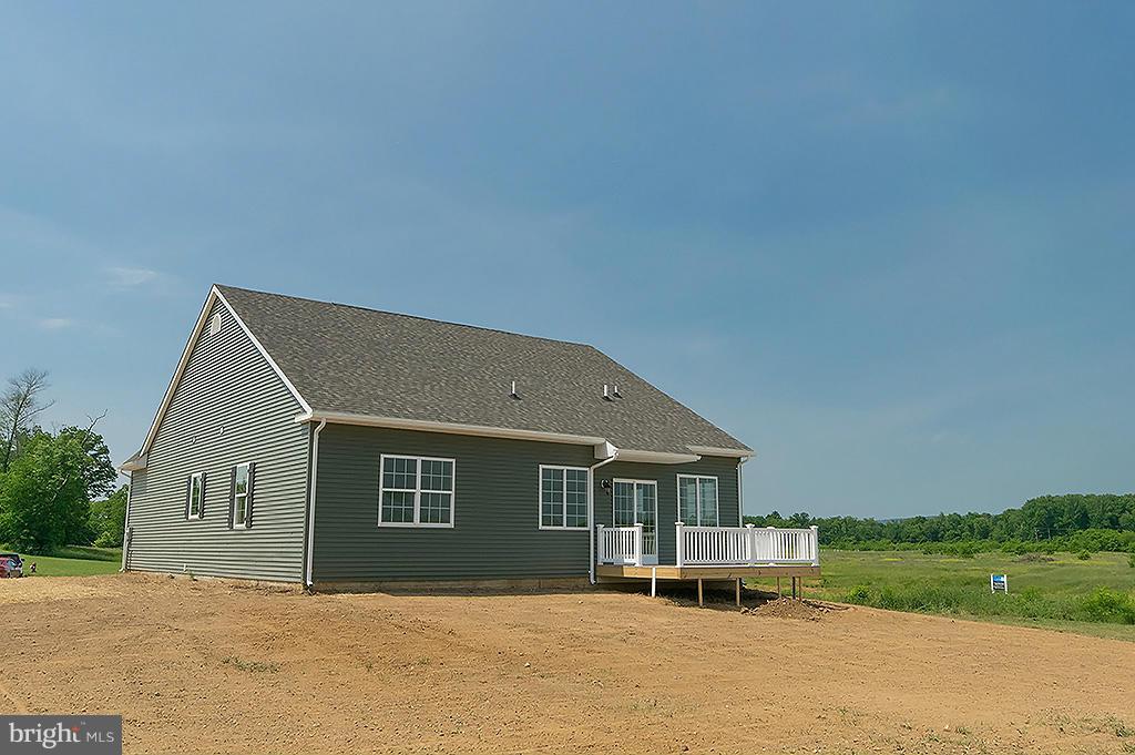 THE LAKES AT MARTINSBURG - Residential Lease