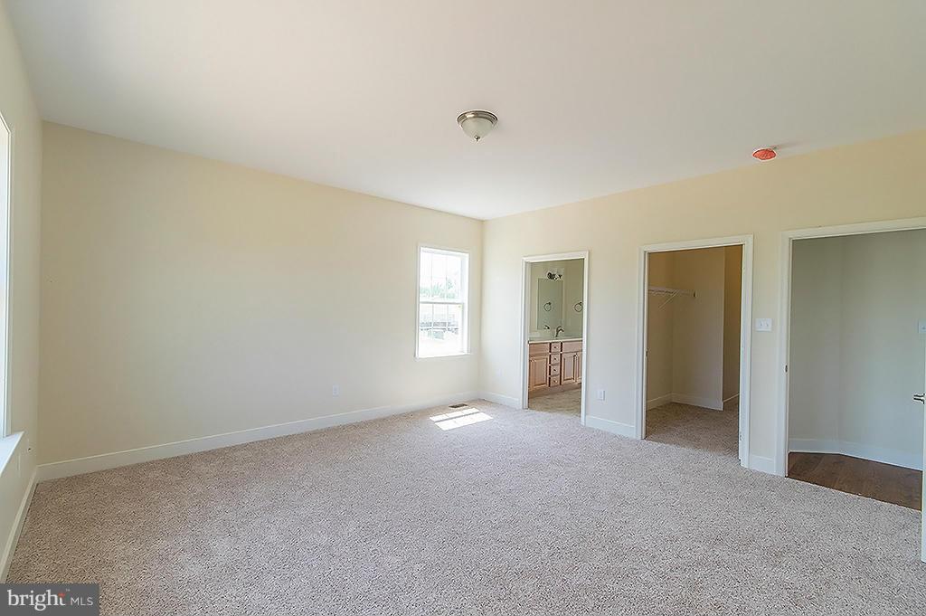 THE LAKES AT MARTINSBURG - Residential Lease