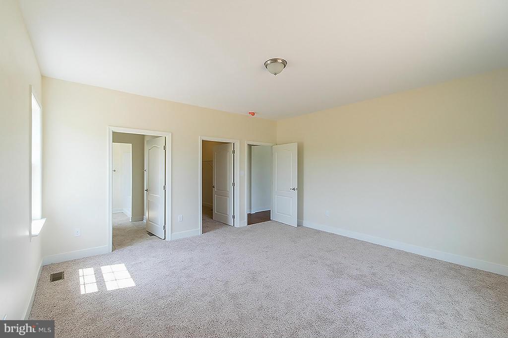 THE LAKES AT MARTINSBURG - Residential Lease