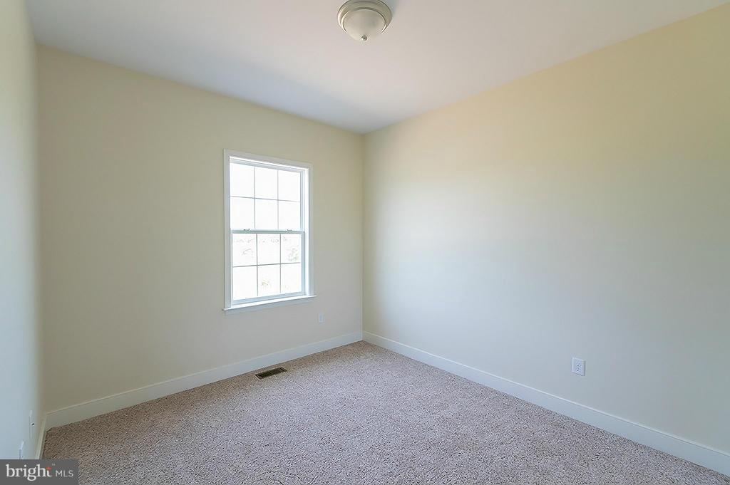 THE LAKES AT MARTINSBURG - Residential Lease