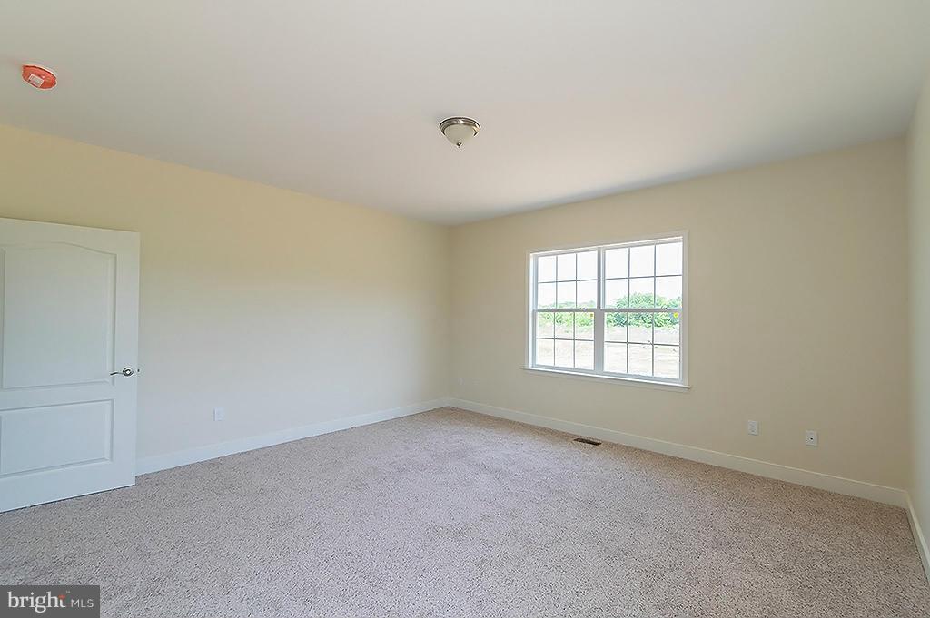 THE LAKES AT MARTINSBURG - Residential Lease