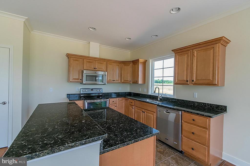 THE LAKES AT MARTINSBURG - Residential Lease