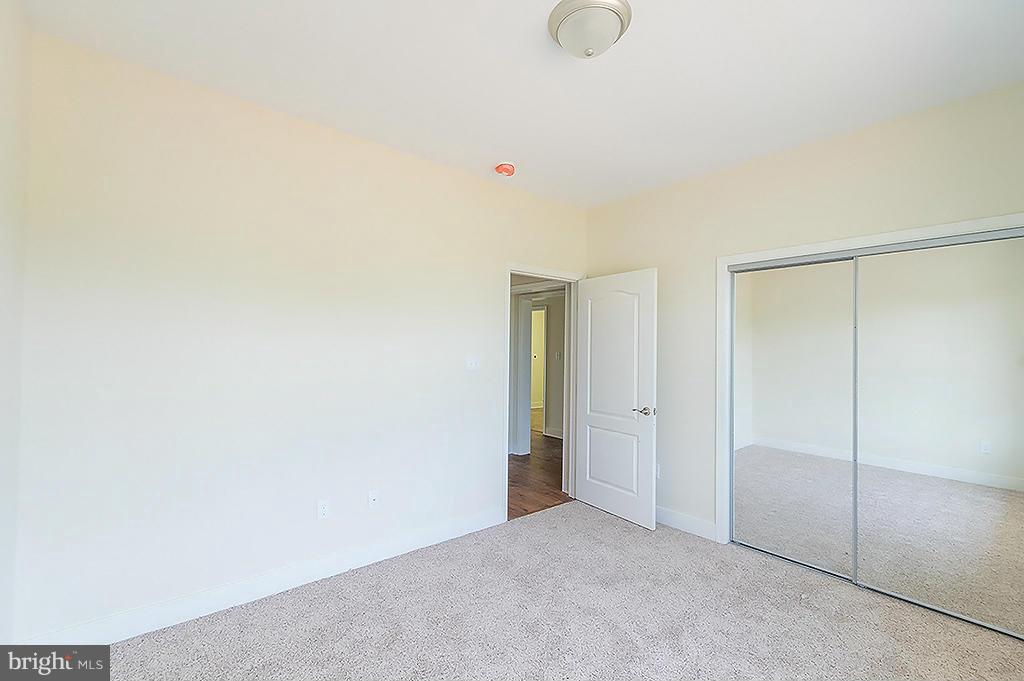 THE LAKES AT MARTINSBURG - Residential Lease