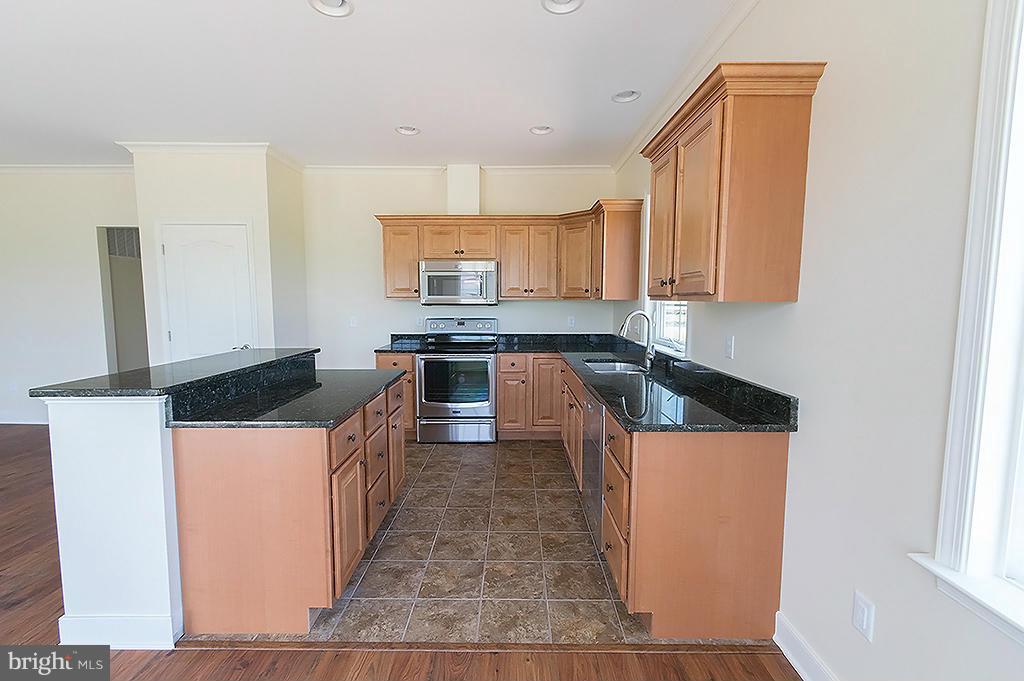 THE LAKES AT MARTINSBURG - Residential Lease