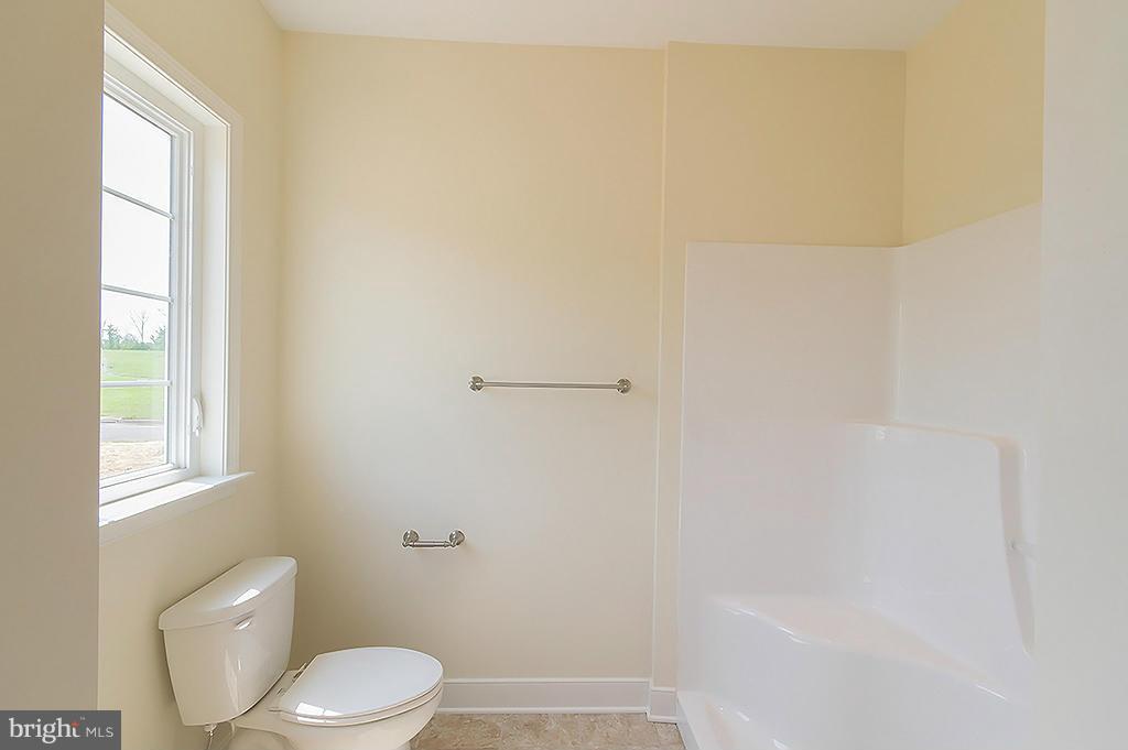 THE LAKES AT MARTINSBURG - Residential Lease