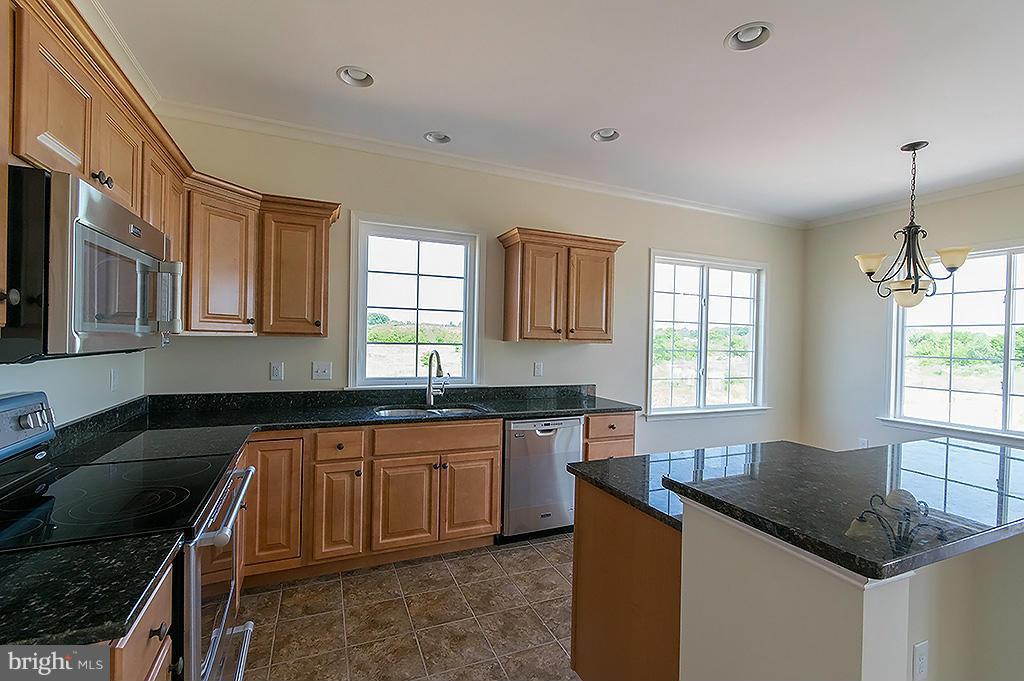 THE LAKES AT MARTINSBURG - Residential Lease