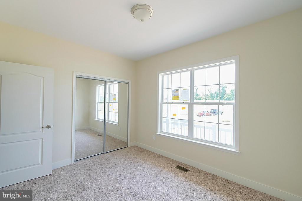 THE LAKES AT MARTINSBURG - Residential Lease