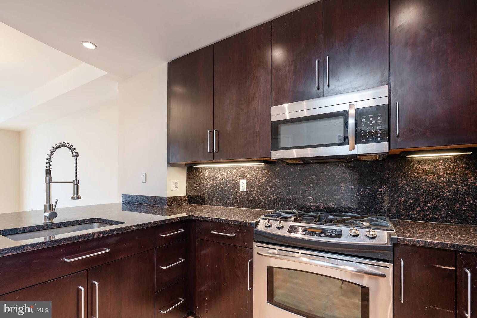 ONE PARK CREST CONDOMINIUM - Residential