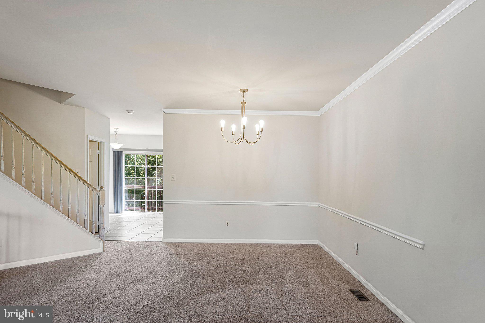 7059 KINGS MANOR DR 7059