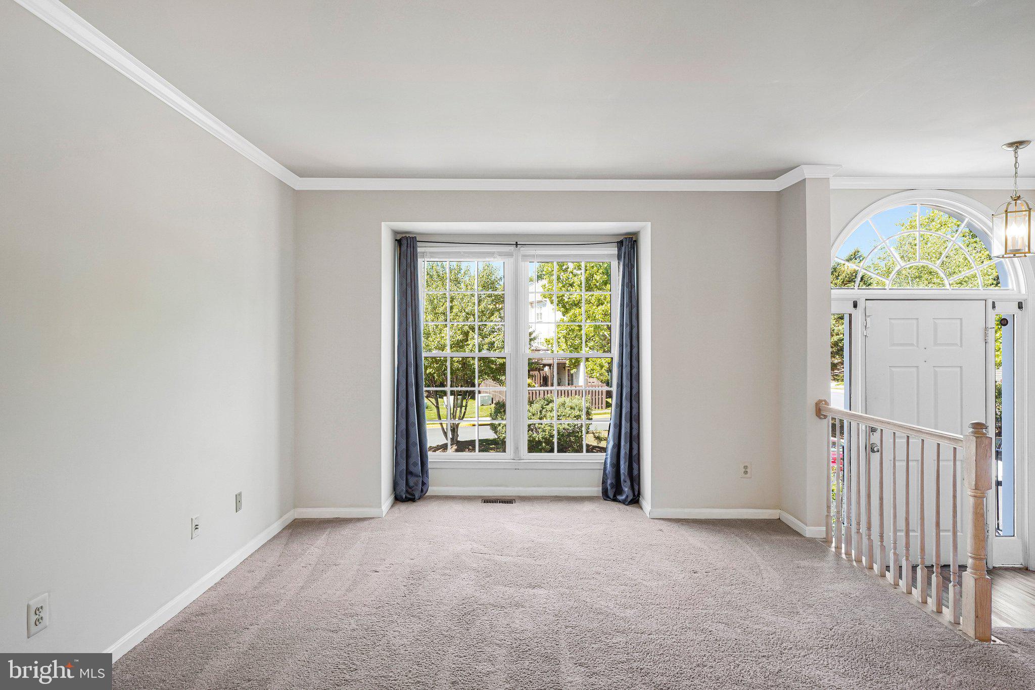 7059 KINGS MANOR DR 7059