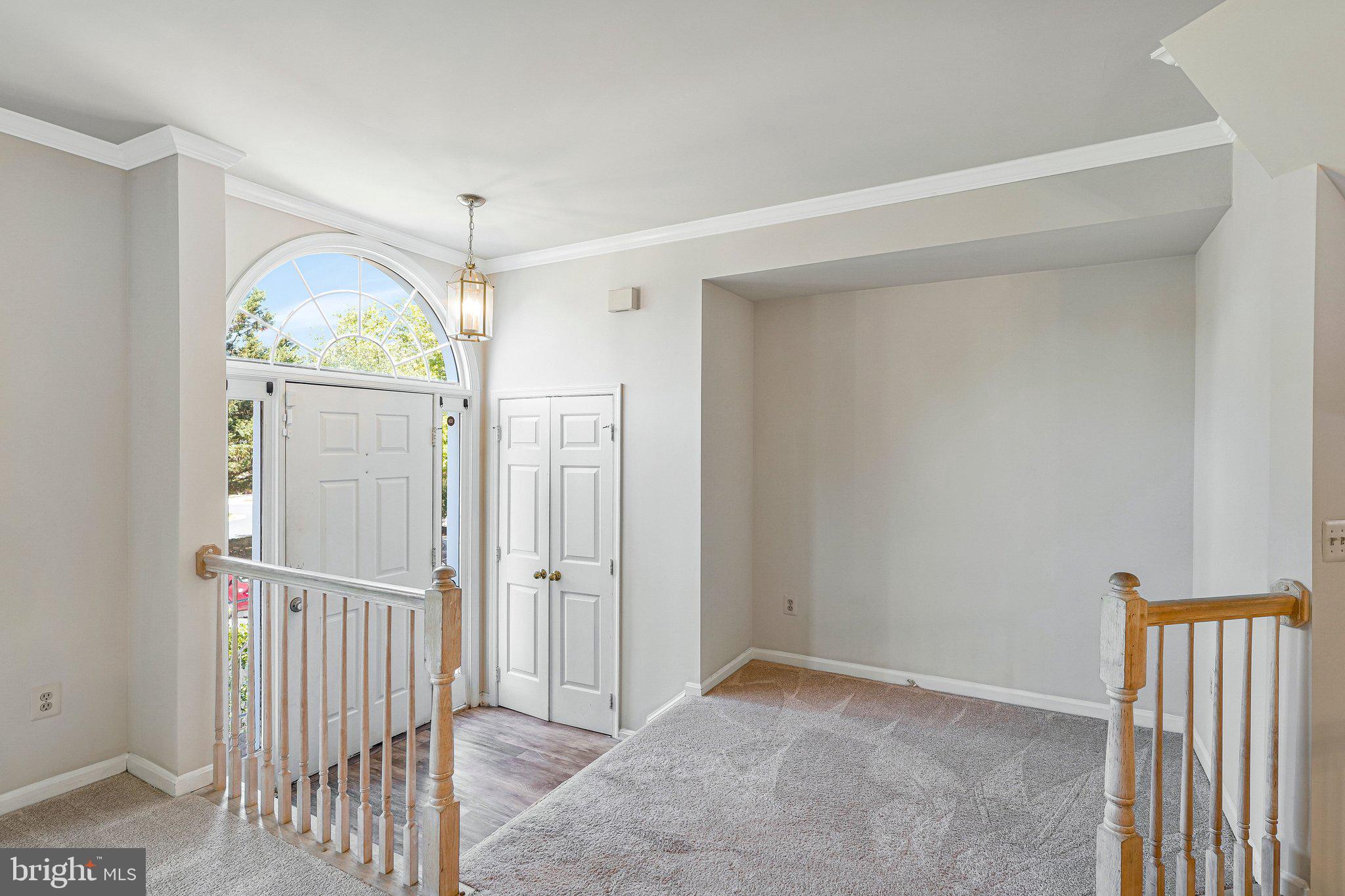 7059 KINGS MANOR DR 7059