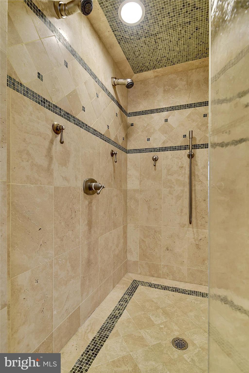 RAVENWOOD PARK - Residential