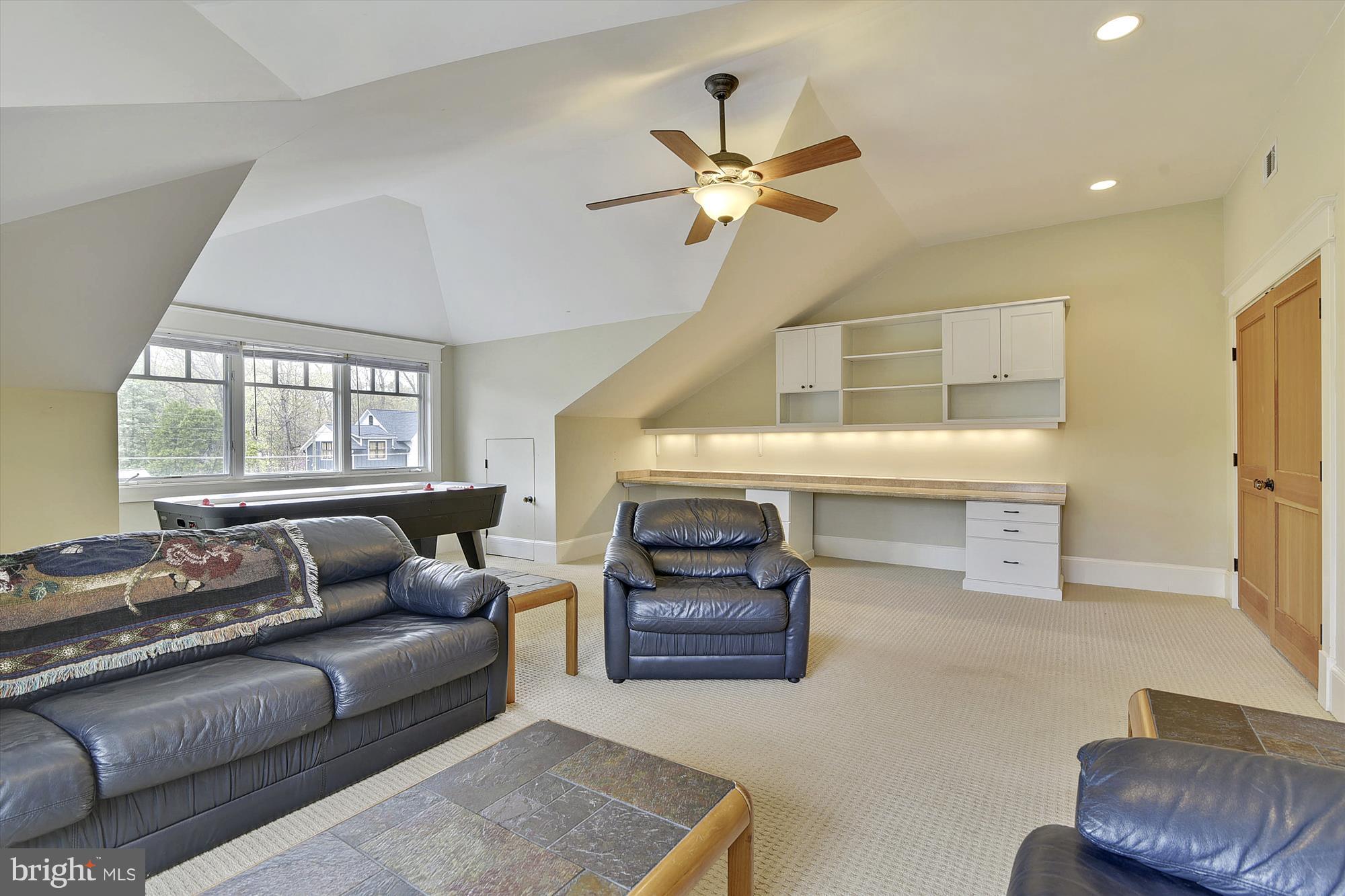 RAVENWOOD PARK - Residential