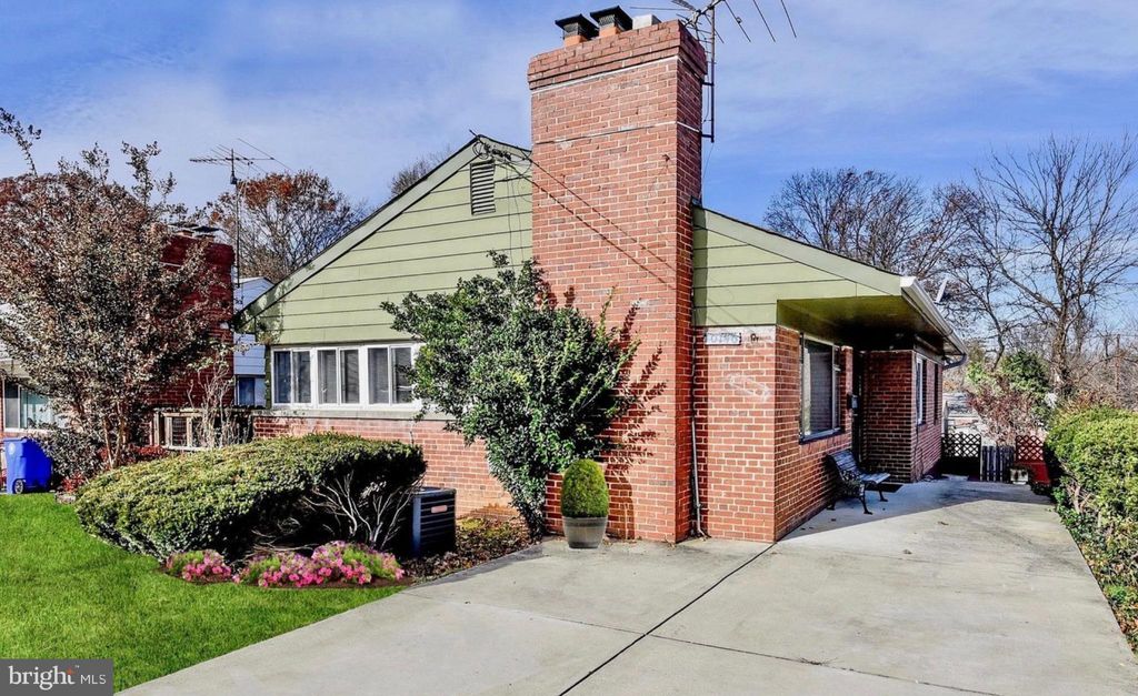 Photo of 10146 Dallas Avenue, SILVER SPRING, MD 20901 (MLS # MDMC2199968)