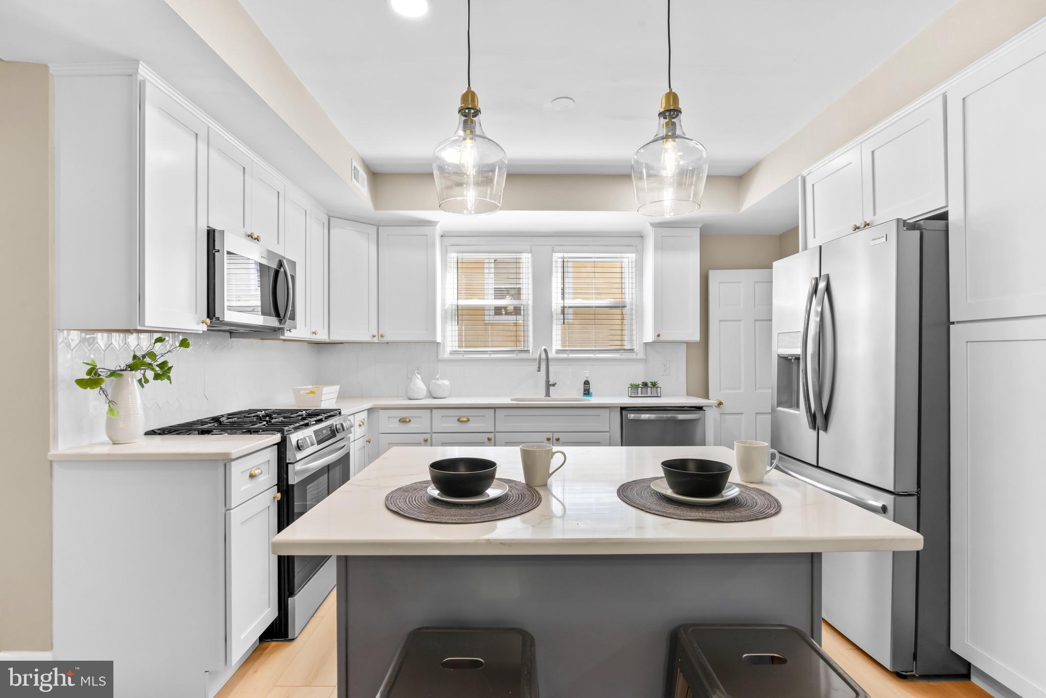 BEVERLY HILLS - Residential