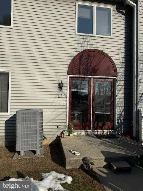 7 Wyndham Place Street, Florence, NJ MLS: NJBL2106674