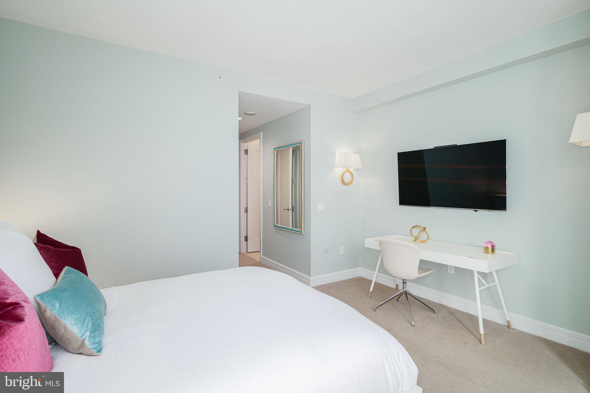 AVENUE OF THE ARTS - Residential