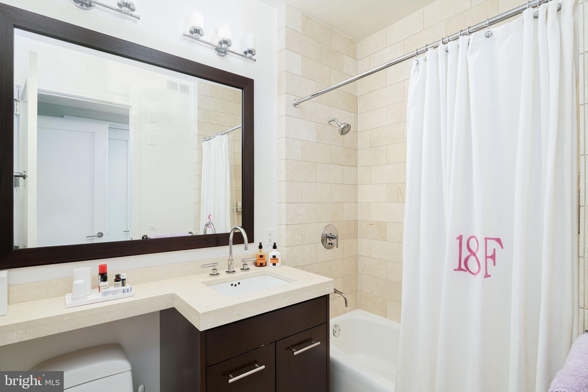 AVENUE OF THE ARTS - Residential