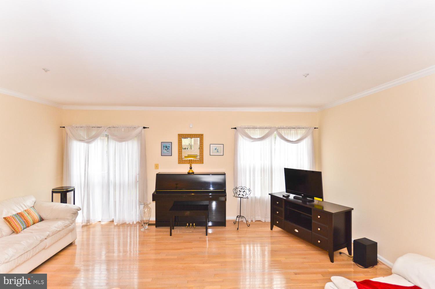 WOODVIEW VILLAGE - Residential