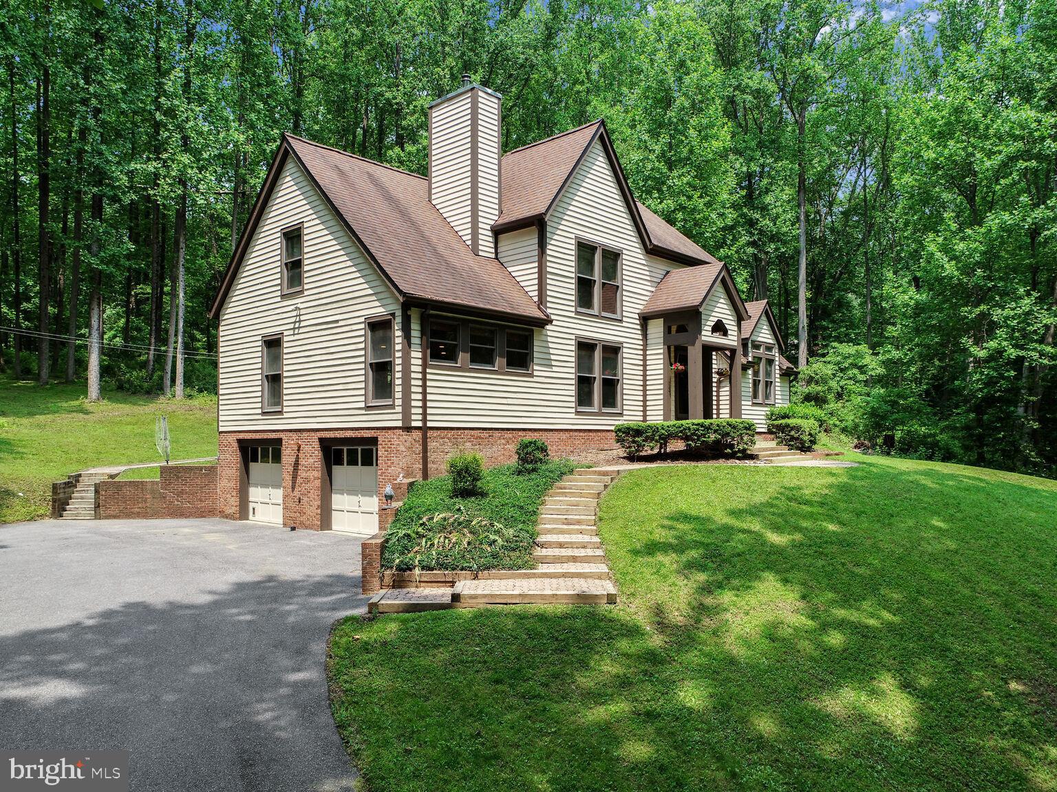 13737 LAKESIDE DRIVE