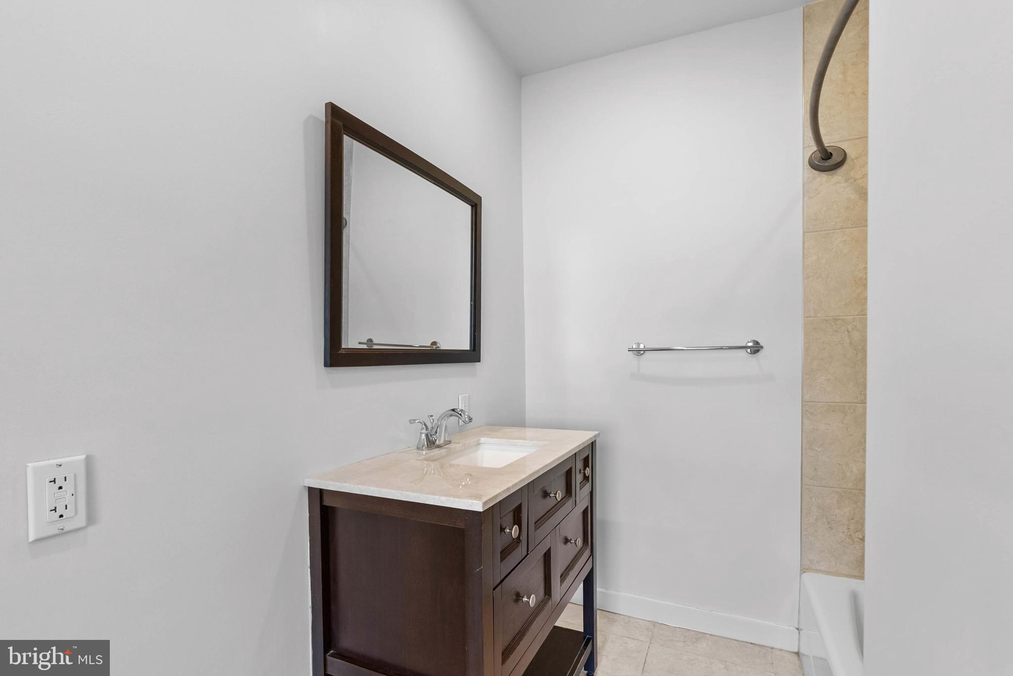 FAIRMOUNT - Residential Lease