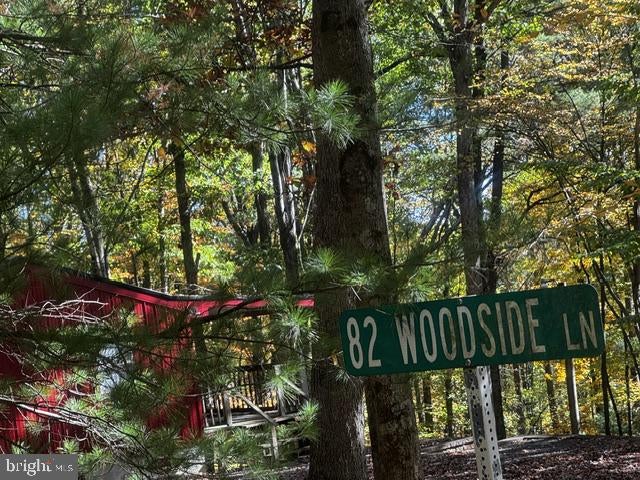 82 WOODSIDE LANE