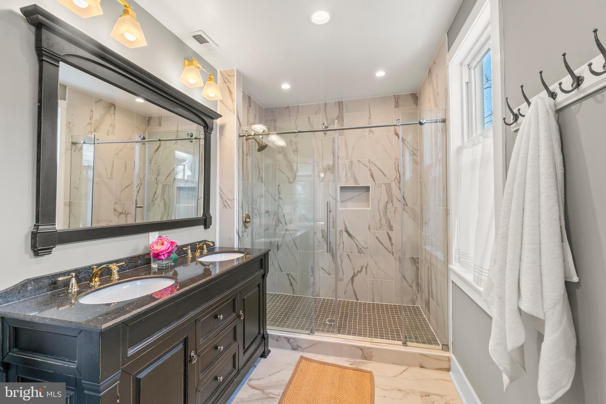 ROLAND PARK - Residential