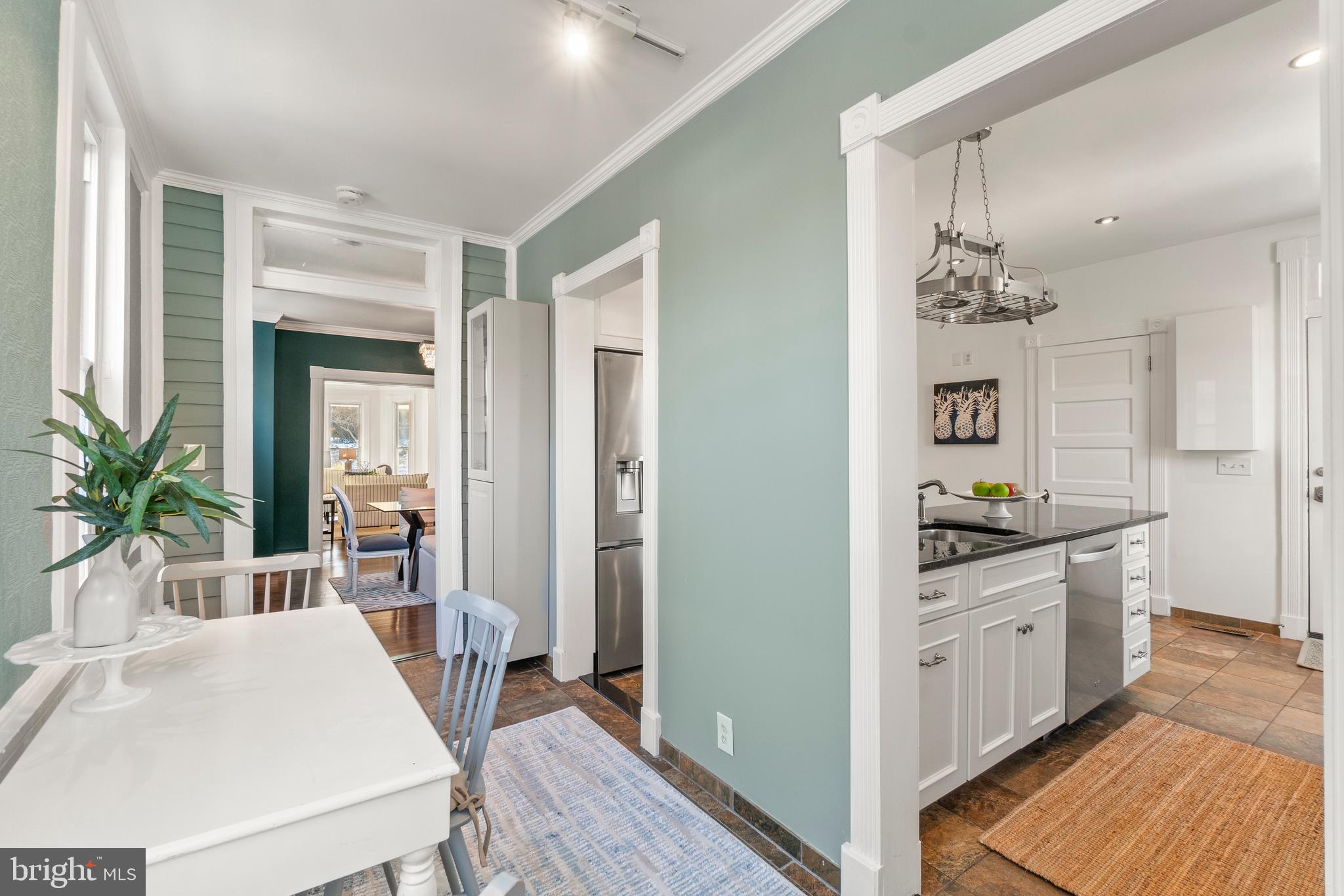 ROLAND PARK - Residential