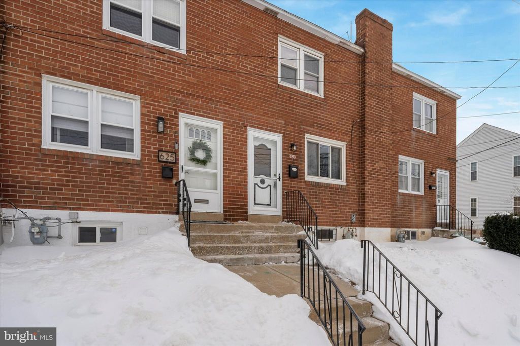 Photo of 623 Wood Street, CONSHOHOCKEN, PA 19428 (MLS # PAMC2166250)