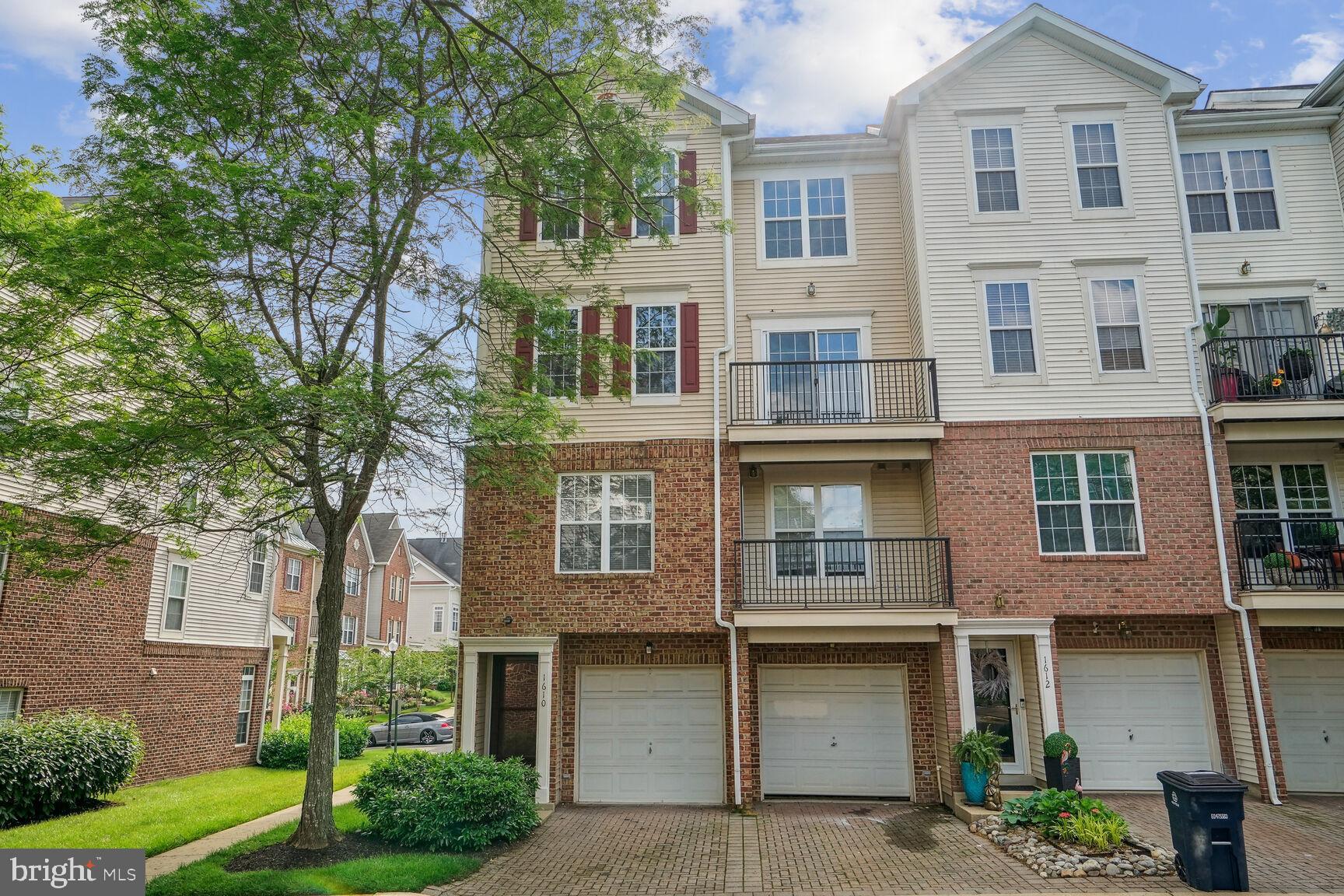 WOODVIEW VILLAGE - Residential
