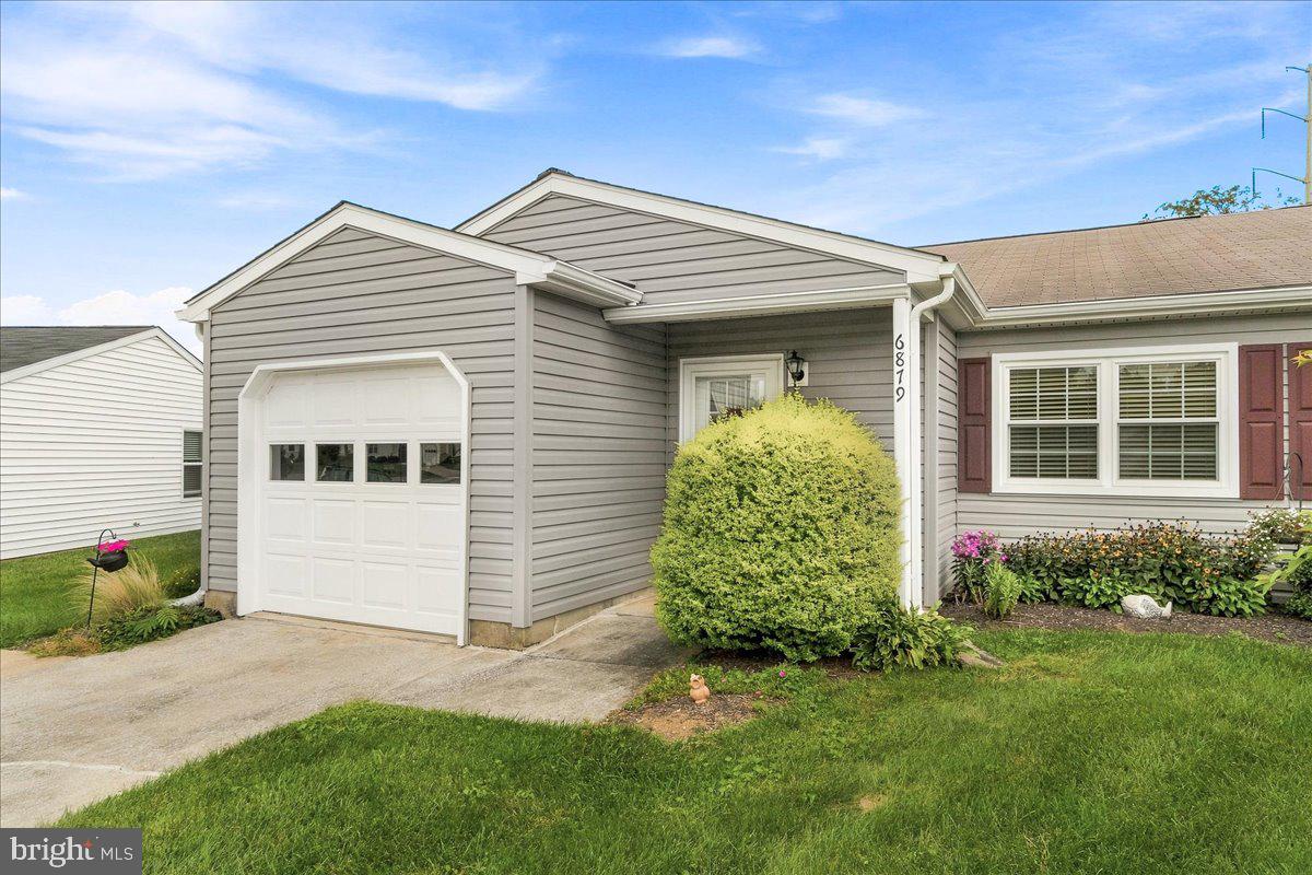 6879 SNOWBERRY COURT