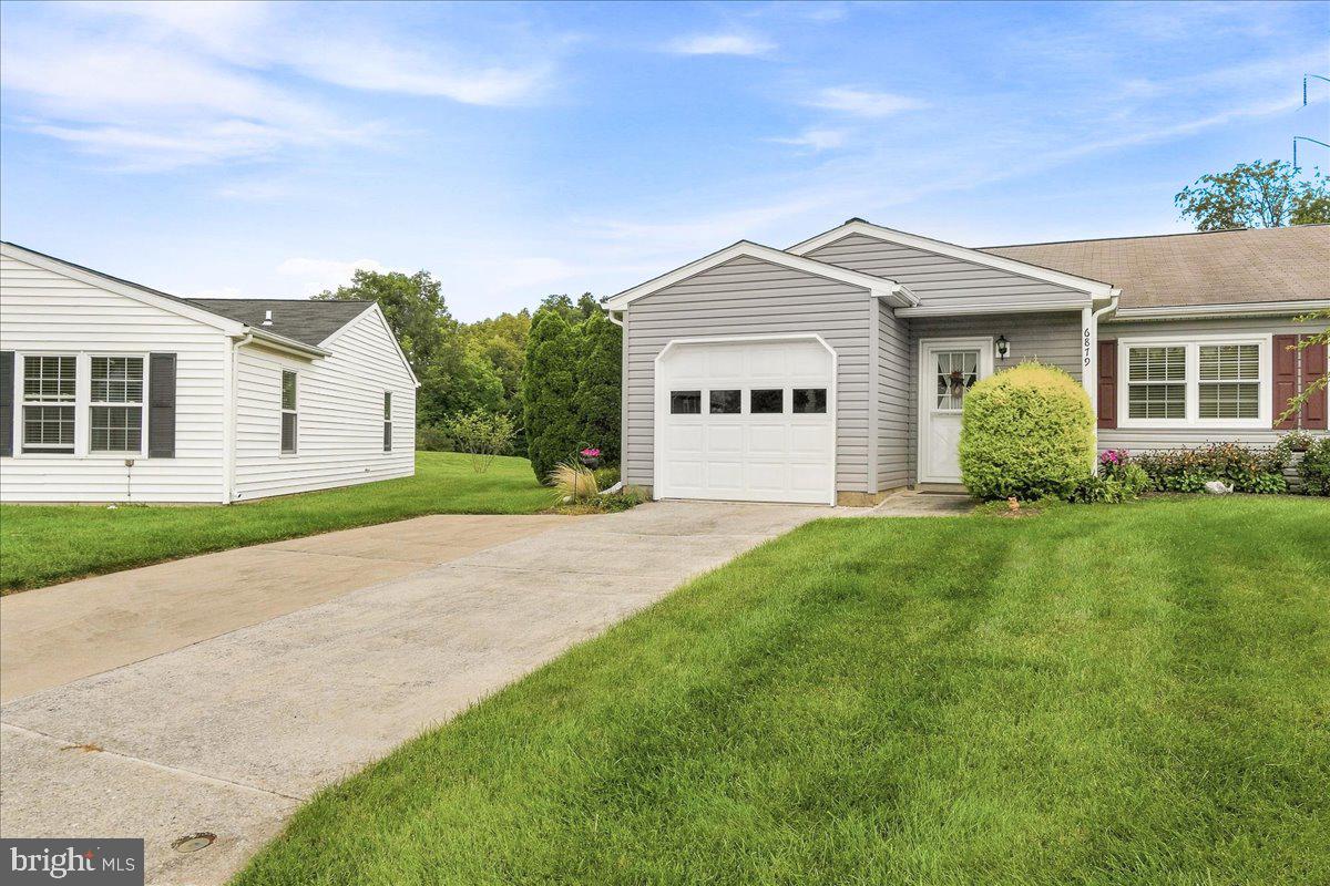 6879 SNOWBERRY COURT
