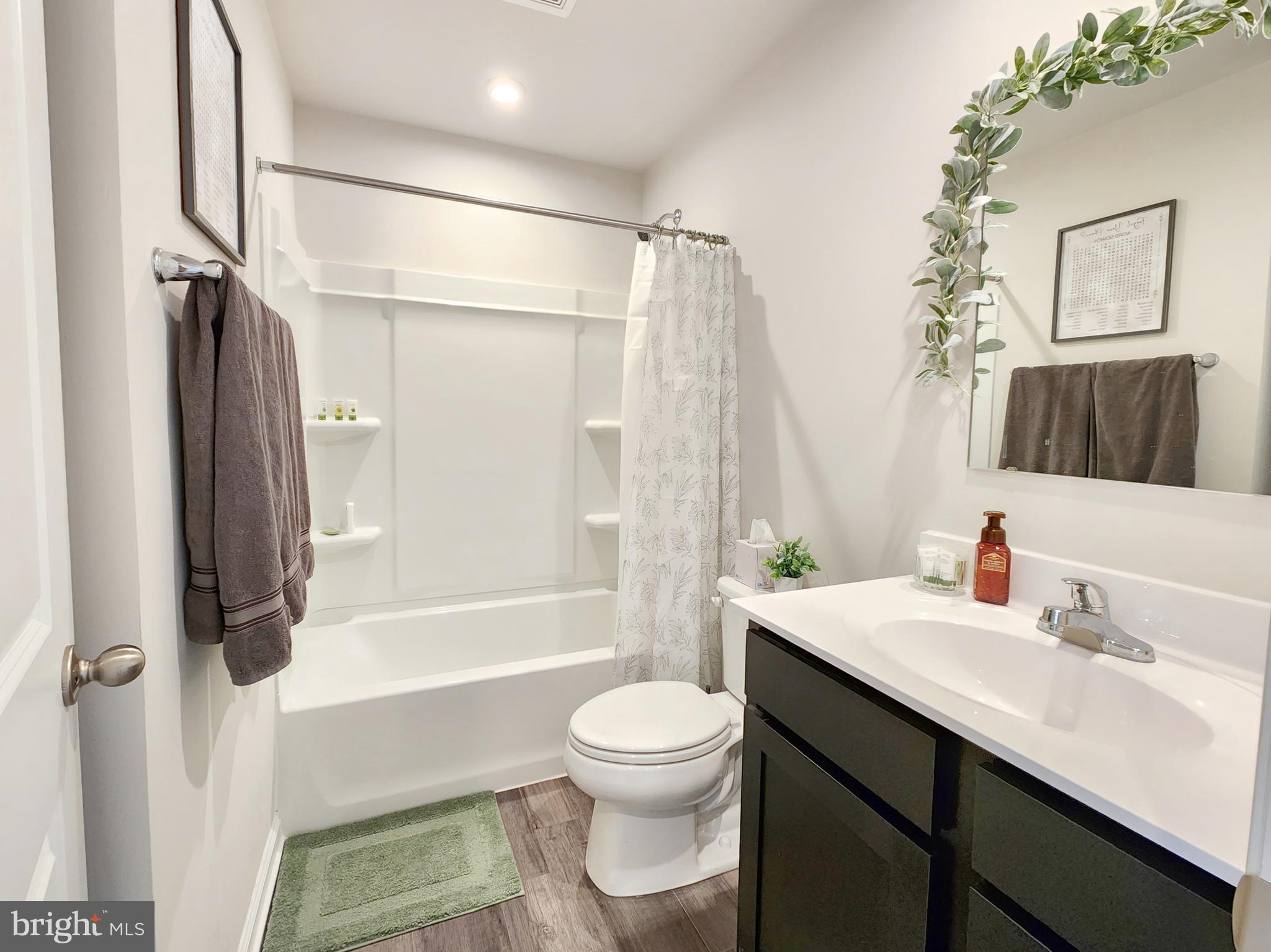 THE LAKES AT MARTINSBURG - Residential Lease