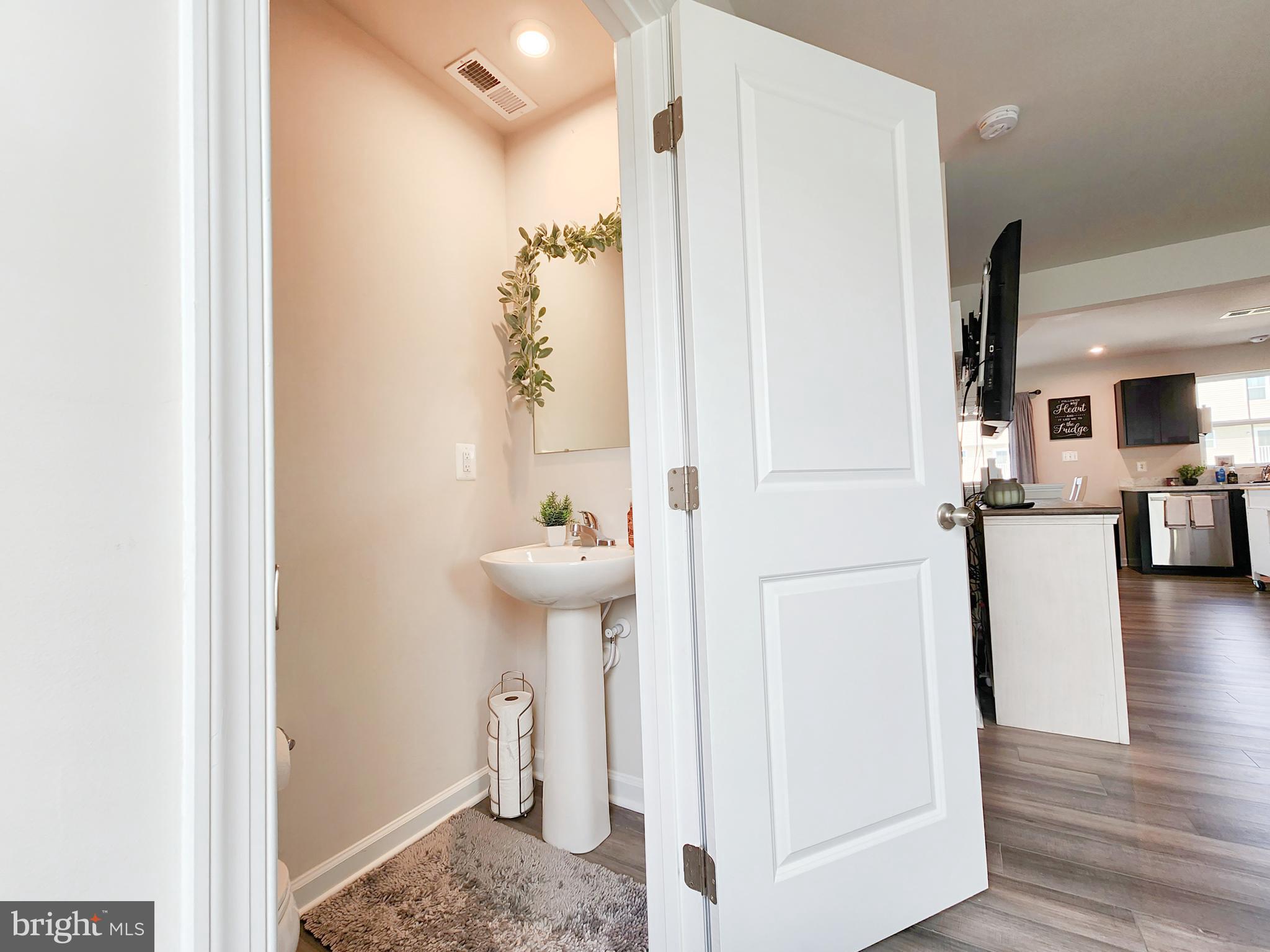 THE LAKES AT MARTINSBURG - Residential Lease