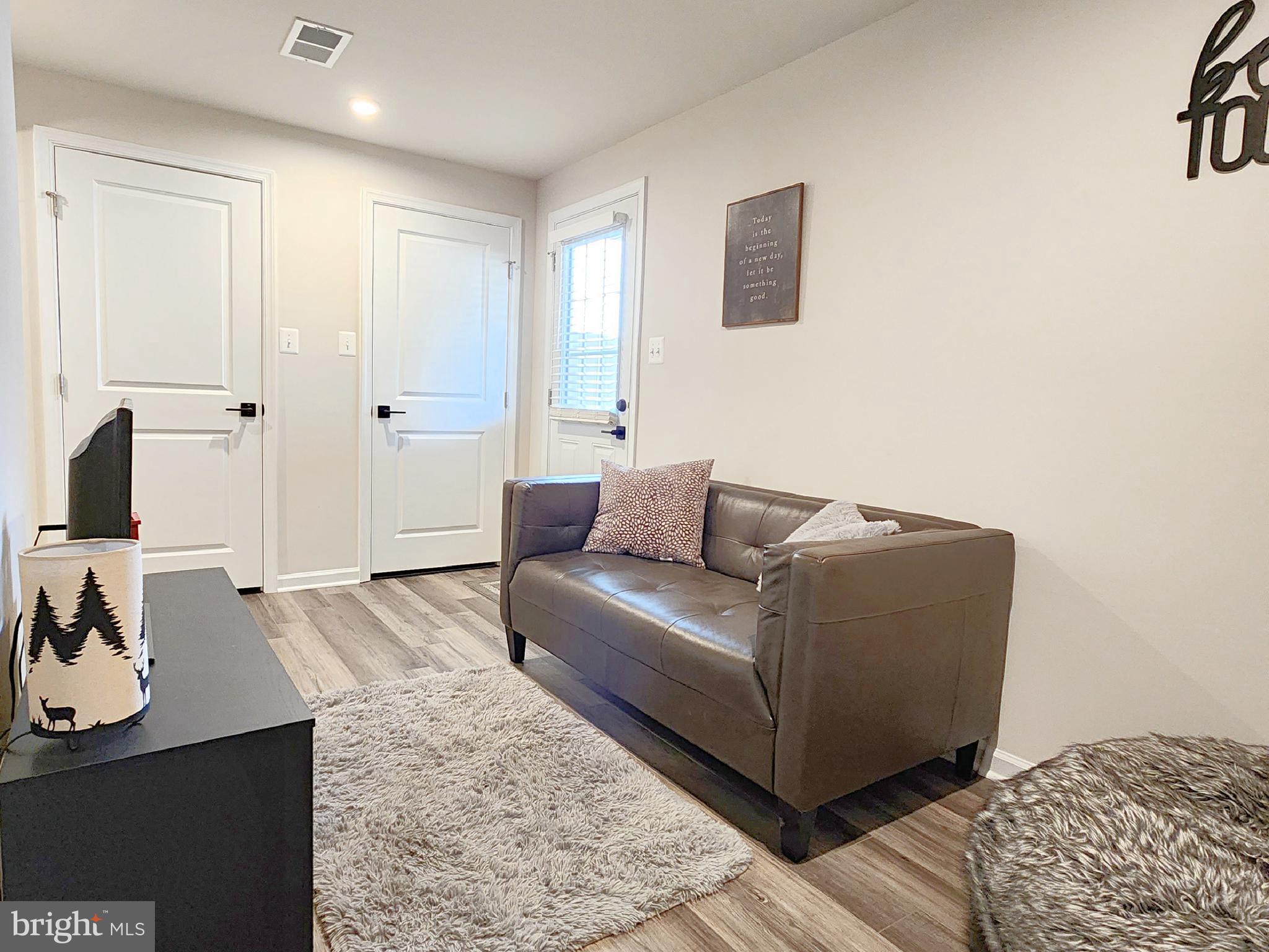 THE LAKES AT MARTINSBURG - Residential Lease