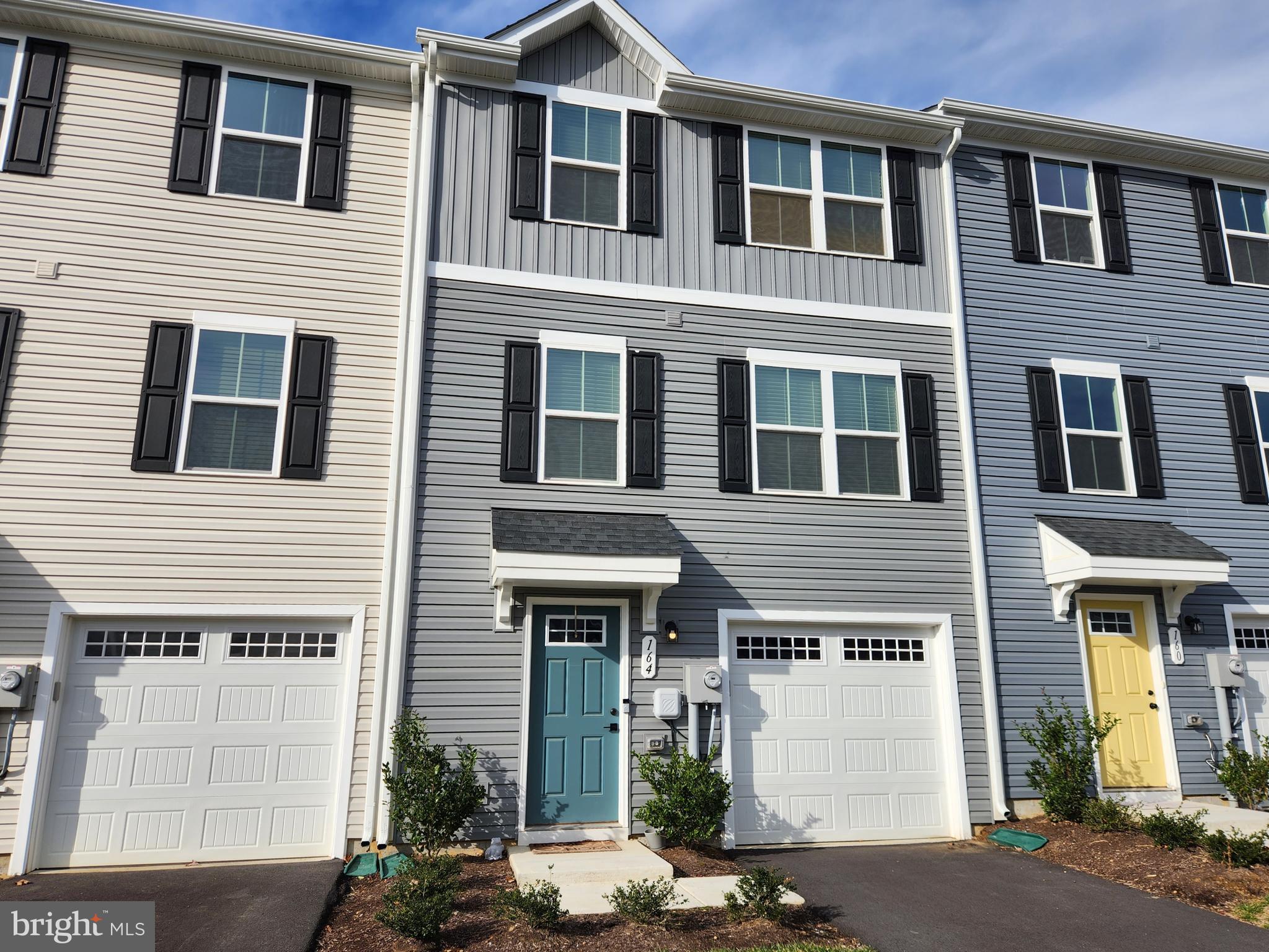 THE LAKES AT MARTINSBURG - Residential Lease