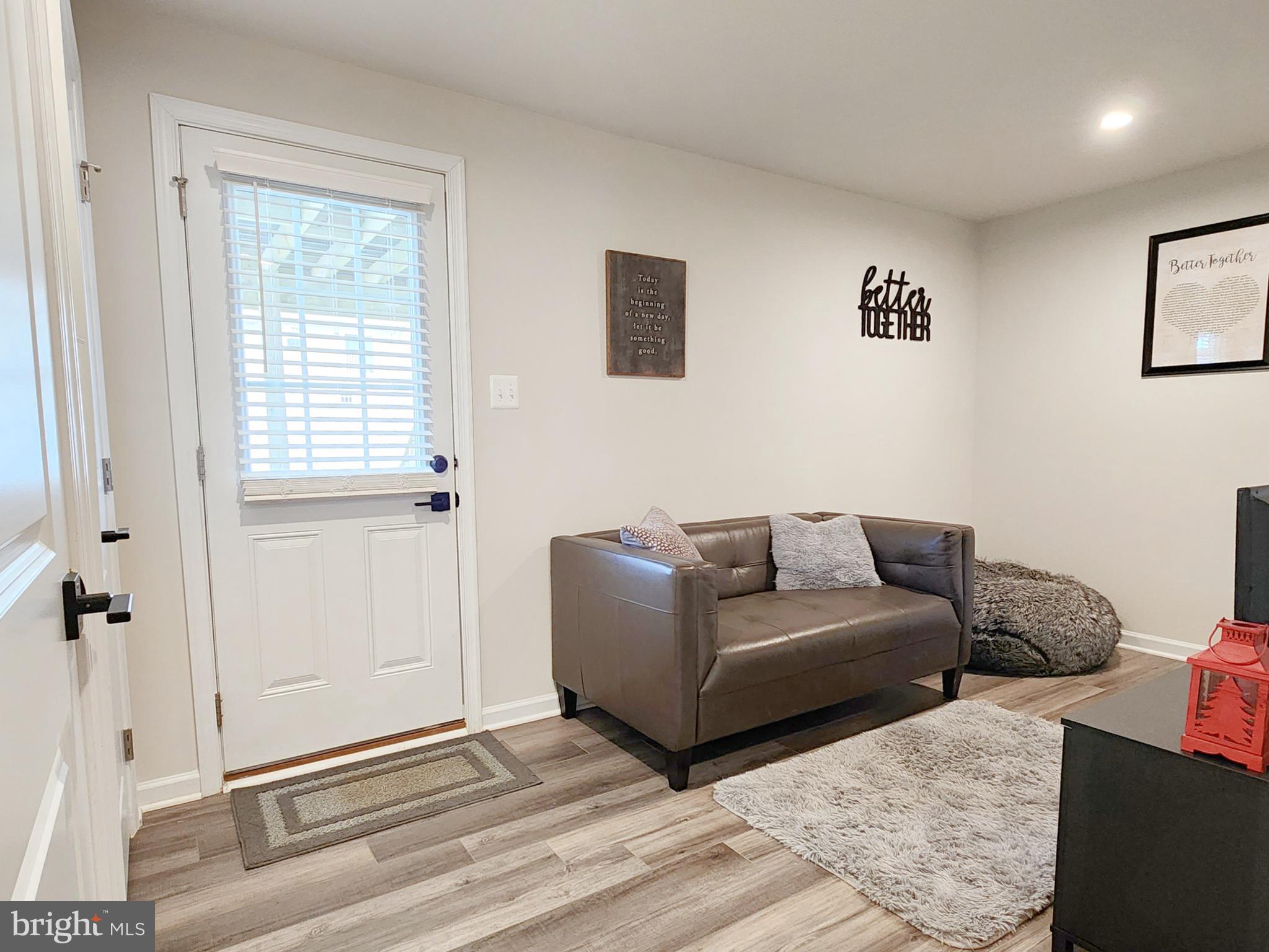 THE LAKES AT MARTINSBURG - Residential Lease