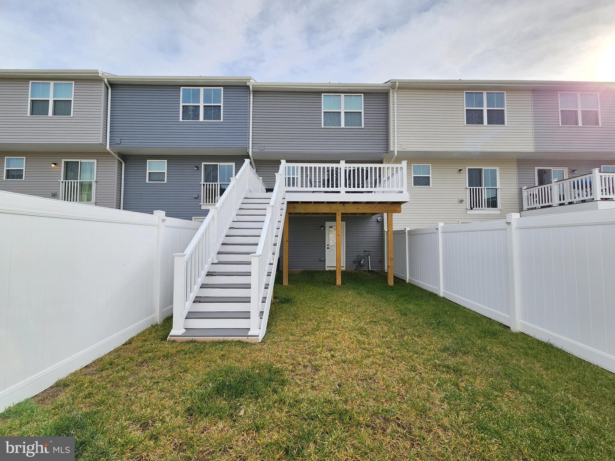 THE LAKES AT MARTINSBURG - Residential Lease