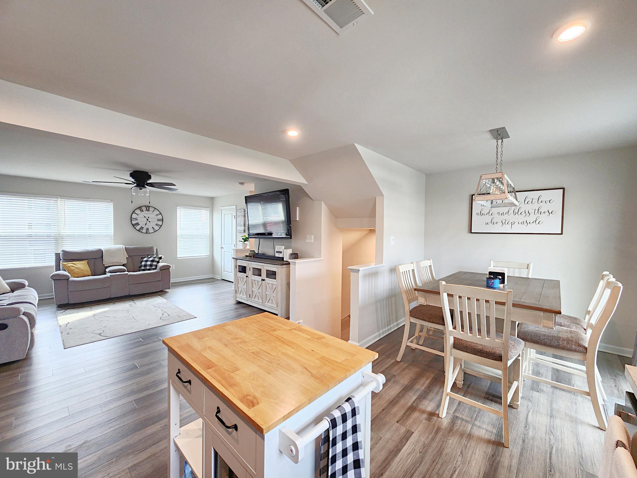 THE LAKES AT MARTINSBURG - Residential Lease