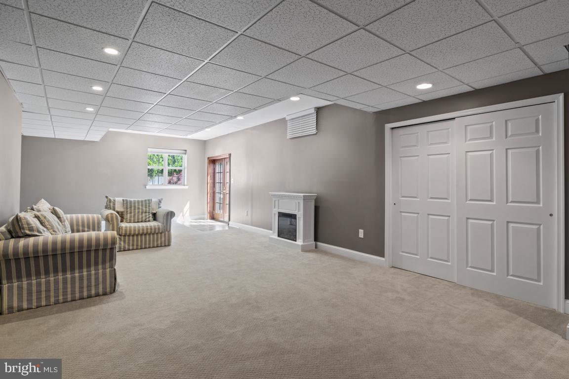 WOODED GLEN - Residential