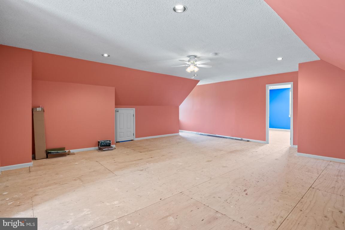 WOODED GLEN - Residential