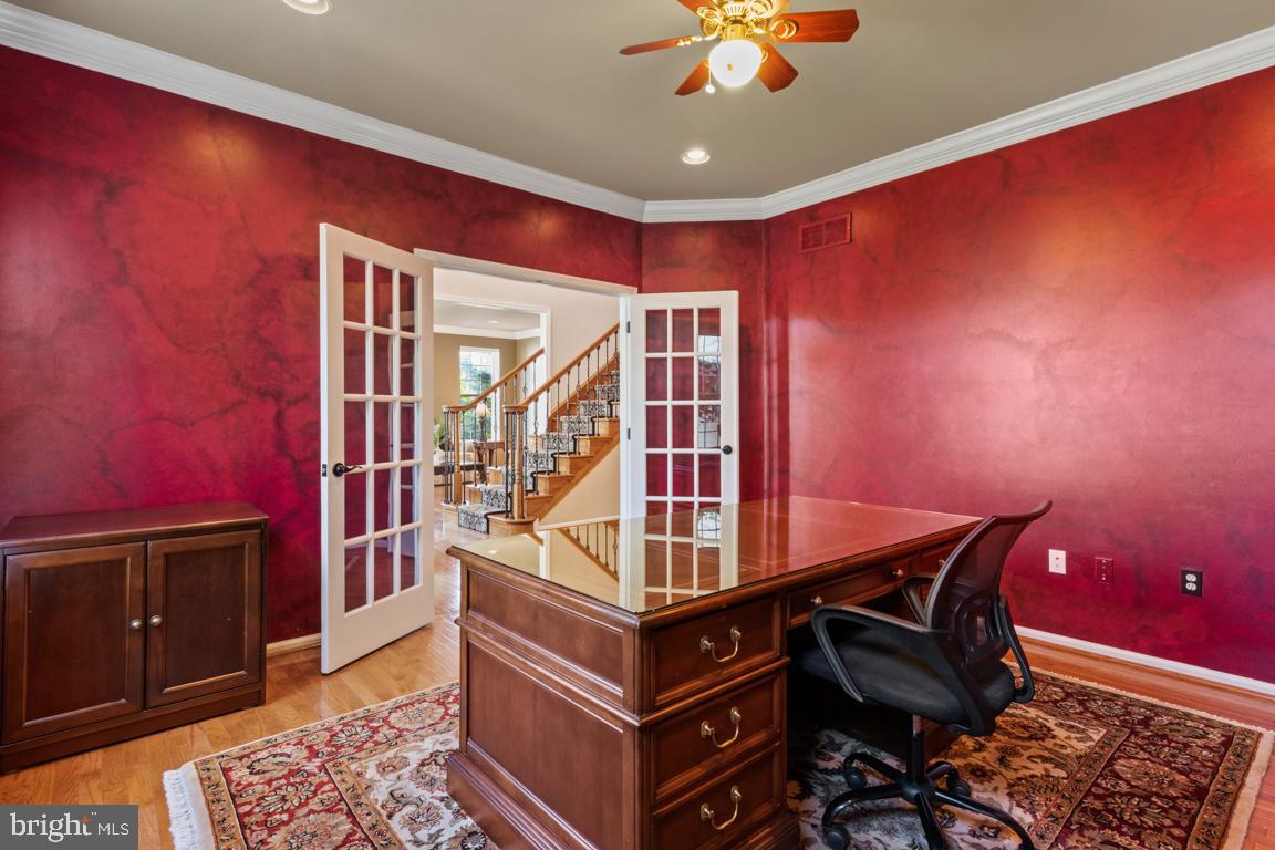 WOODED GLEN - Residential