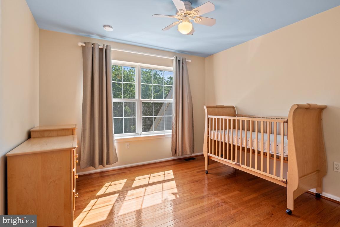 WOODED GLEN - Residential