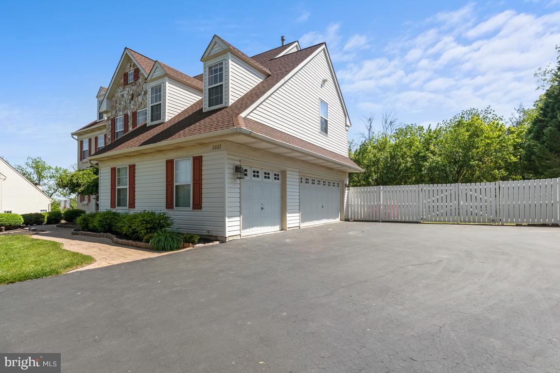 WOODED GLEN - Residential