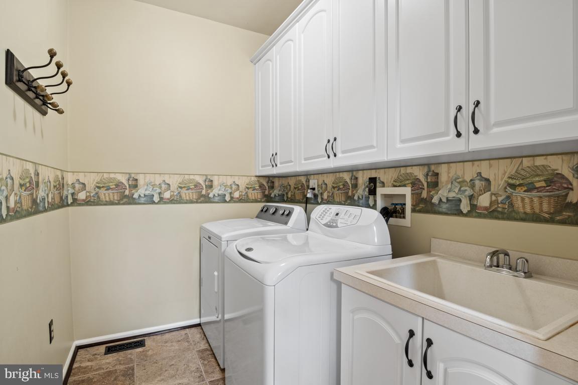 WOODED GLEN - Residential