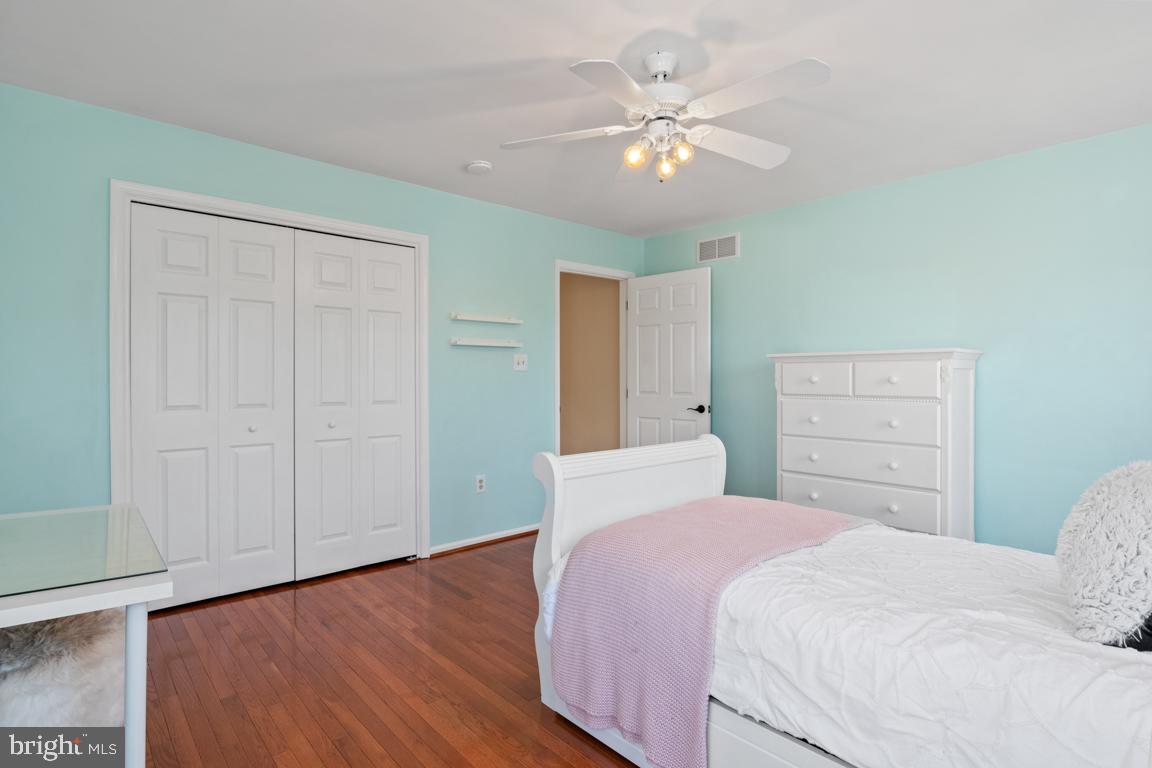 WOODED GLEN - Residential