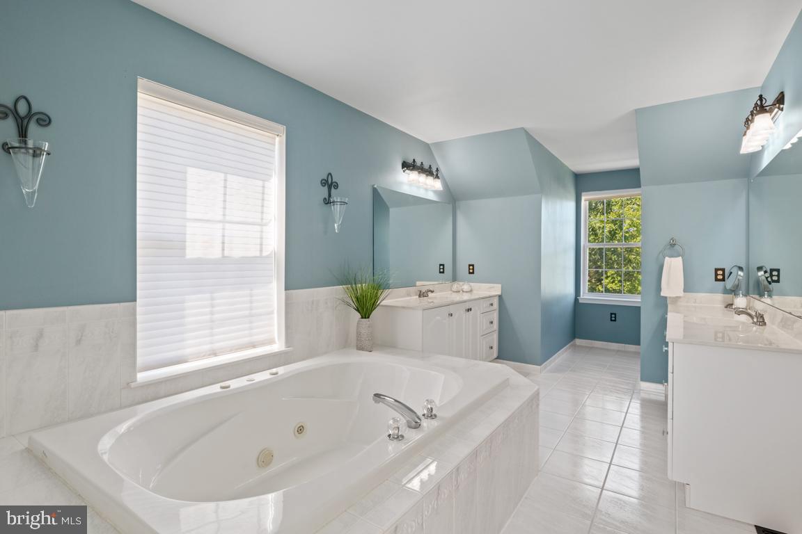 WOODED GLEN - Residential