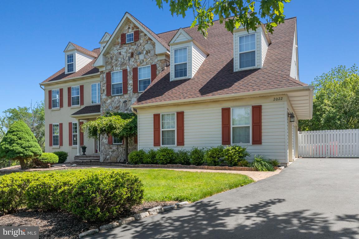 WOODED GLEN - Residential