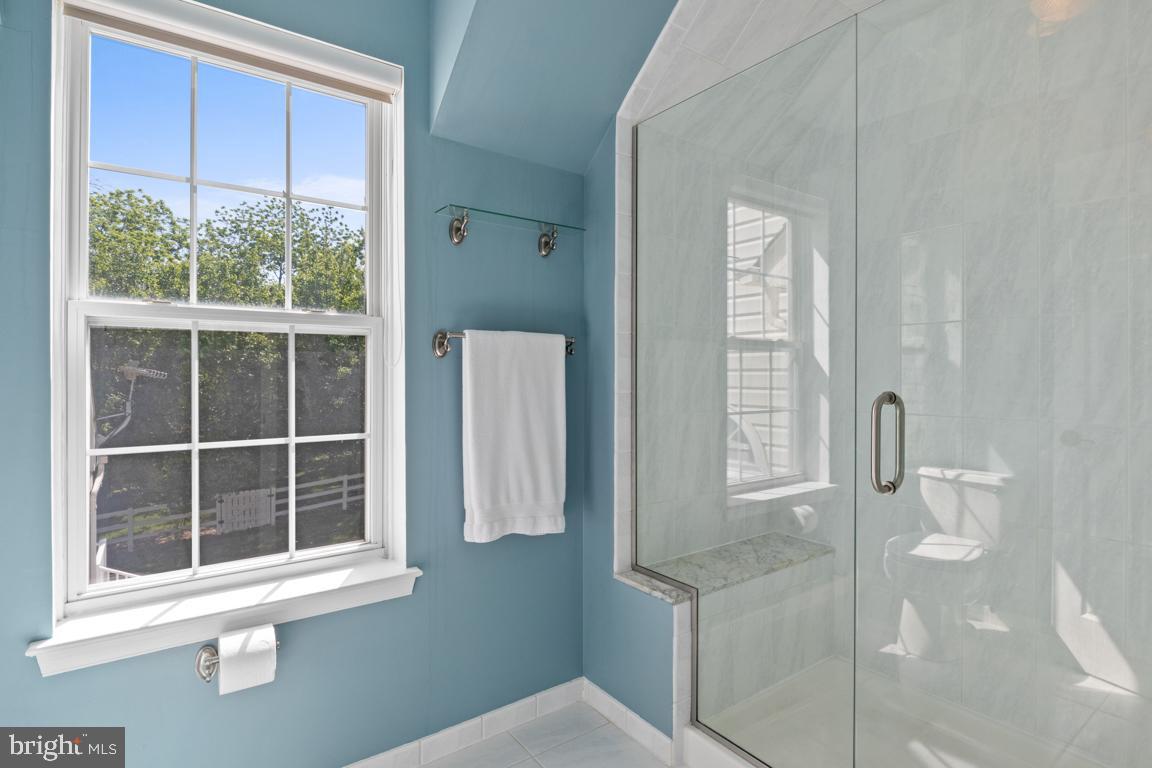 WOODED GLEN - Residential