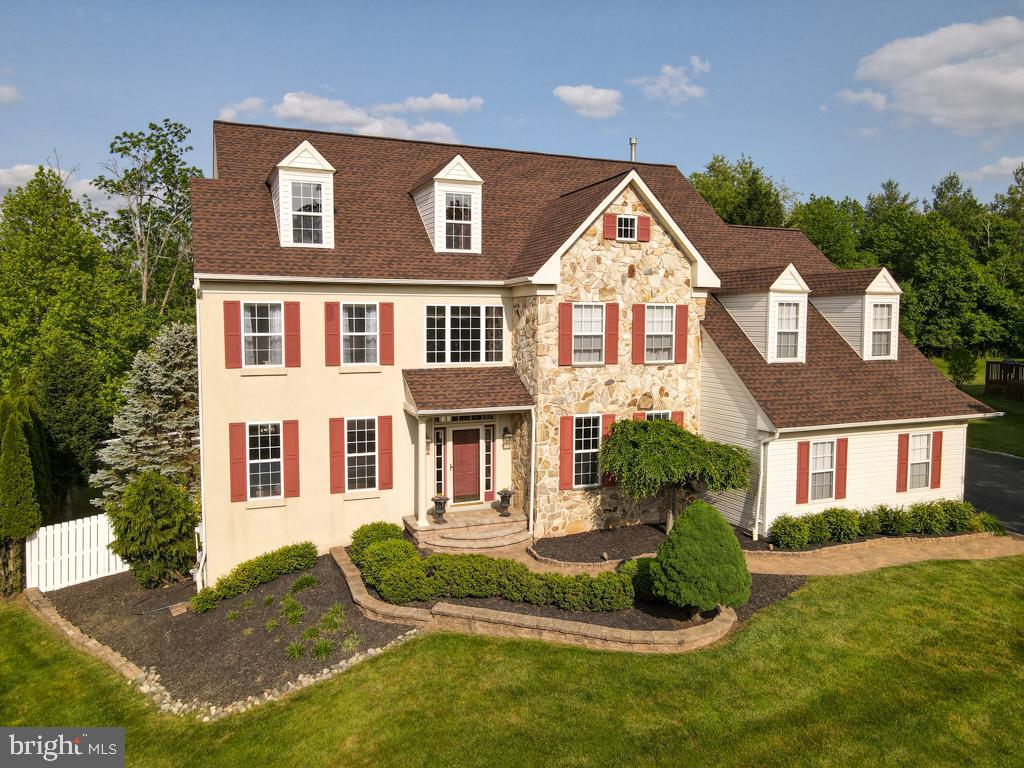 WOODED GLEN - Residential